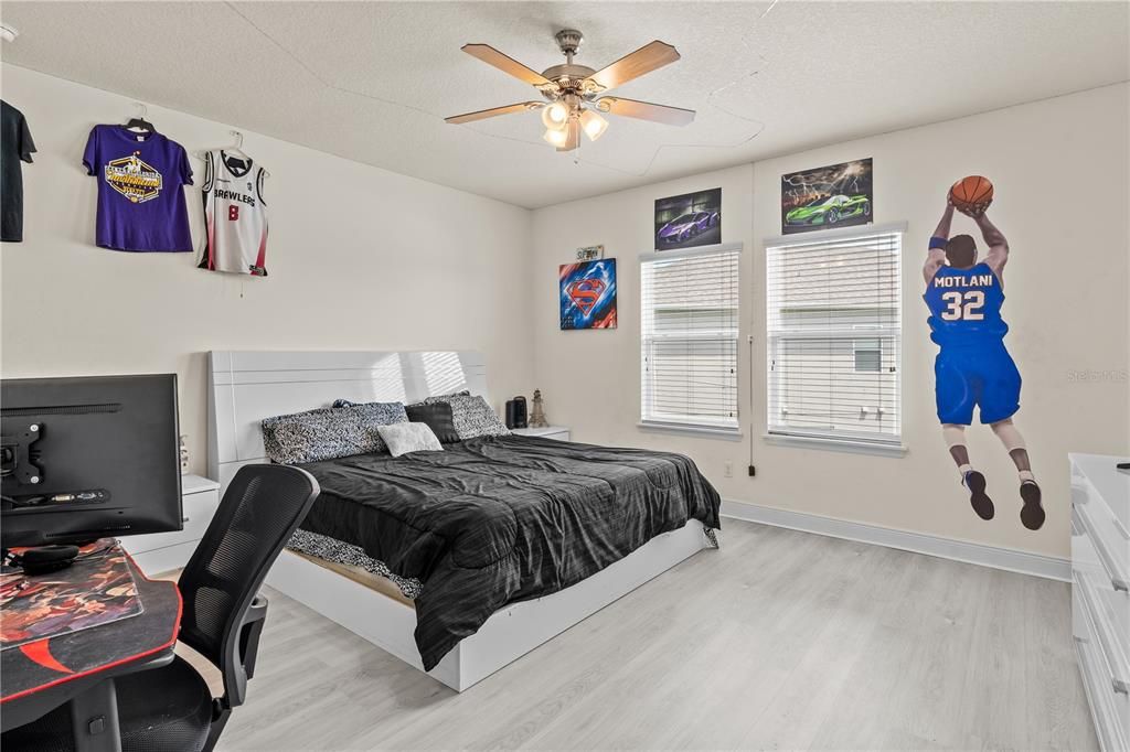 For Sale: $899,950 (6 beds, 4 baths, 4857 Square Feet)