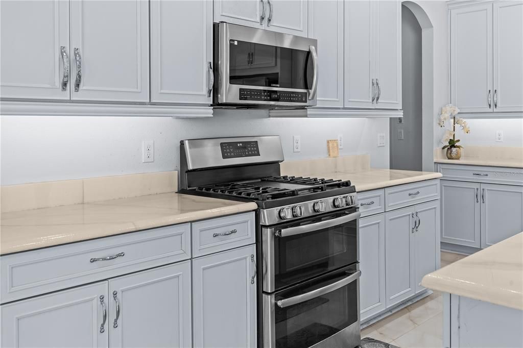 For Sale: $899,950 (6 beds, 4 baths, 4857 Square Feet)