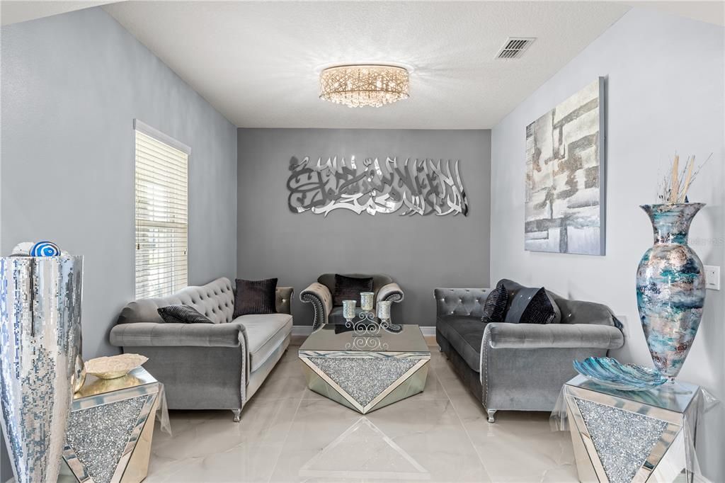 For Sale: $899,950 (6 beds, 4 baths, 4857 Square Feet)