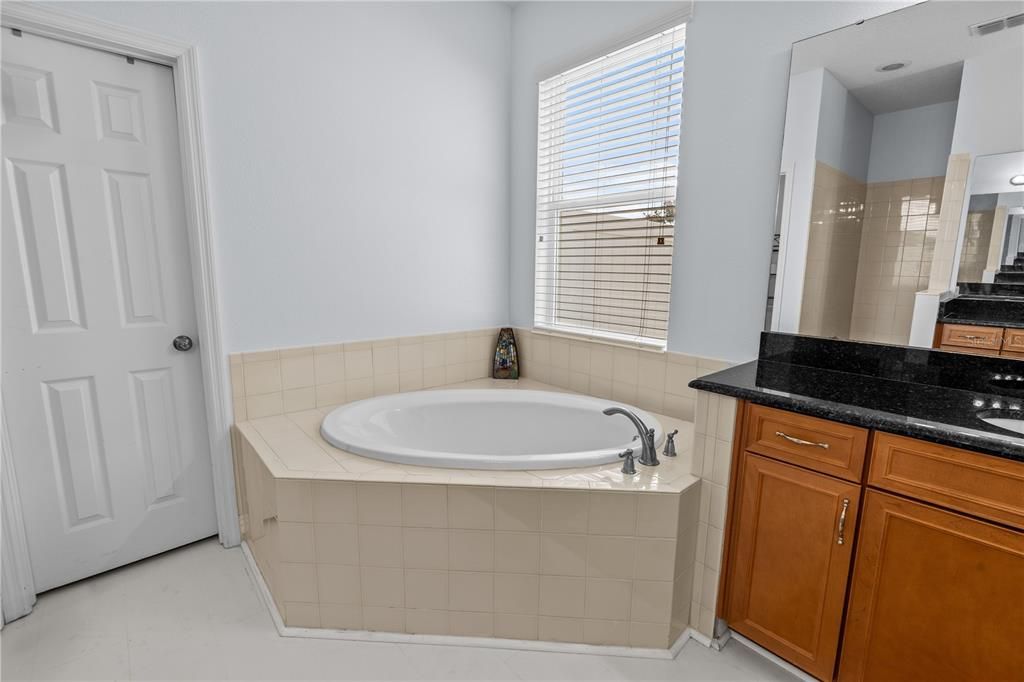 For Sale: $899,950 (6 beds, 4 baths, 4857 Square Feet)