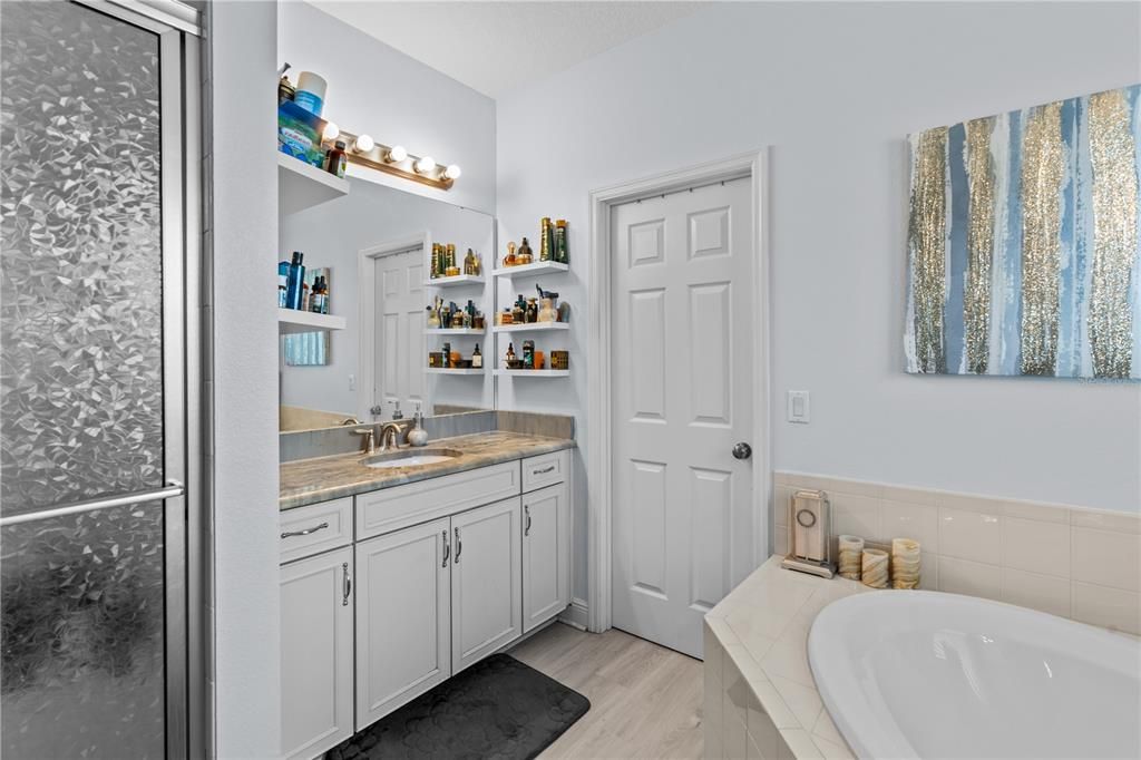 For Sale: $899,950 (6 beds, 4 baths, 4857 Square Feet)