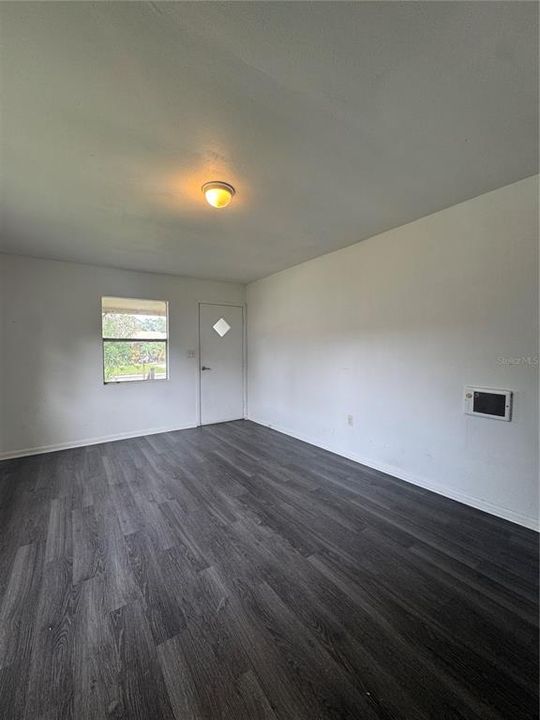 For Sale: $155,000 (2 beds, 1 baths, 816 Square Feet)
