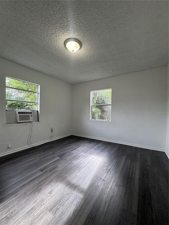 For Sale: $155,000 (2 beds, 1 baths, 816 Square Feet)