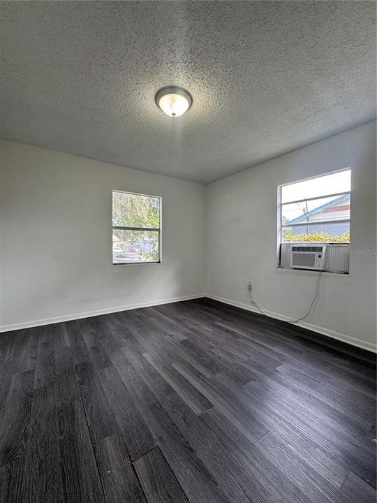 For Sale: $155,000 (2 beds, 1 baths, 816 Square Feet)