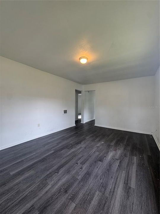 For Sale: $155,000 (2 beds, 1 baths, 816 Square Feet)