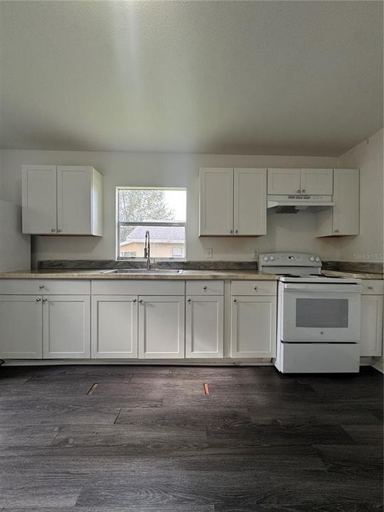 For Sale: $155,000 (2 beds, 1 baths, 816 Square Feet)