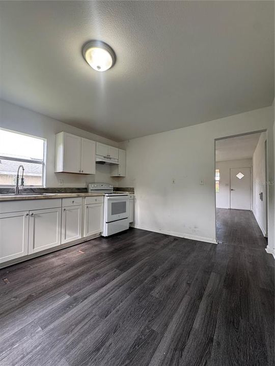 For Sale: $155,000 (2 beds, 1 baths, 816 Square Feet)