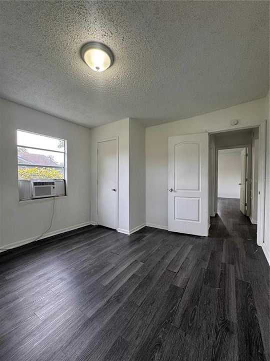 For Sale: $155,000 (2 beds, 1 baths, 816 Square Feet)