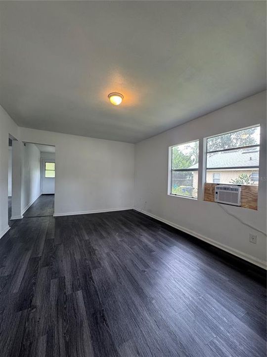 For Sale: $155,000 (2 beds, 1 baths, 816 Square Feet)