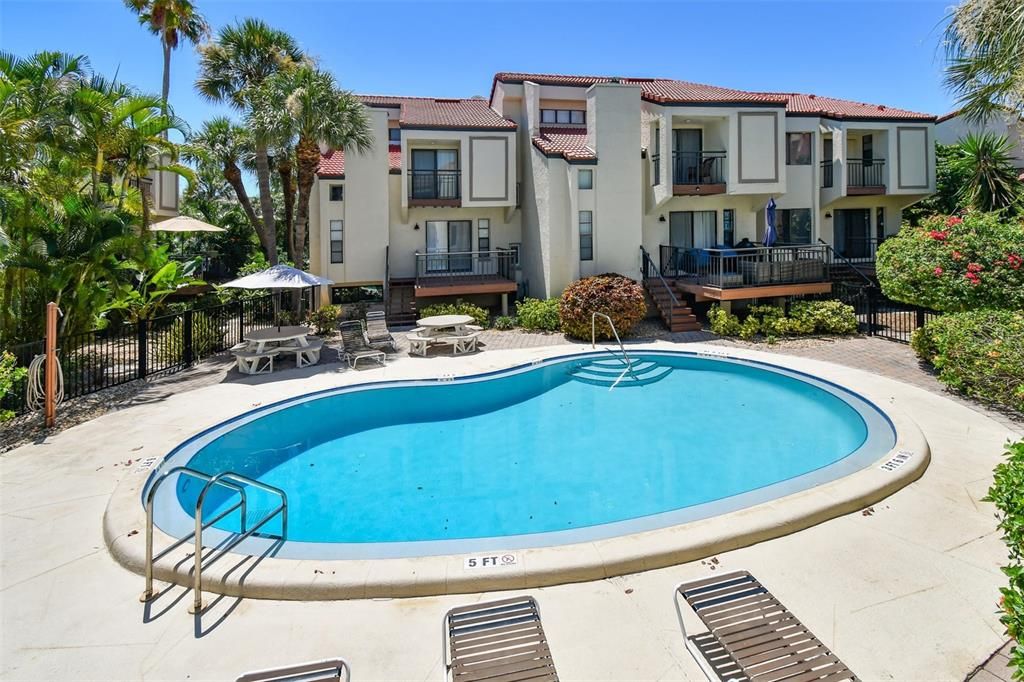 Activo con contrato: $2,600 (2 camas, 2 baños, 1728 Pies cuadrados)