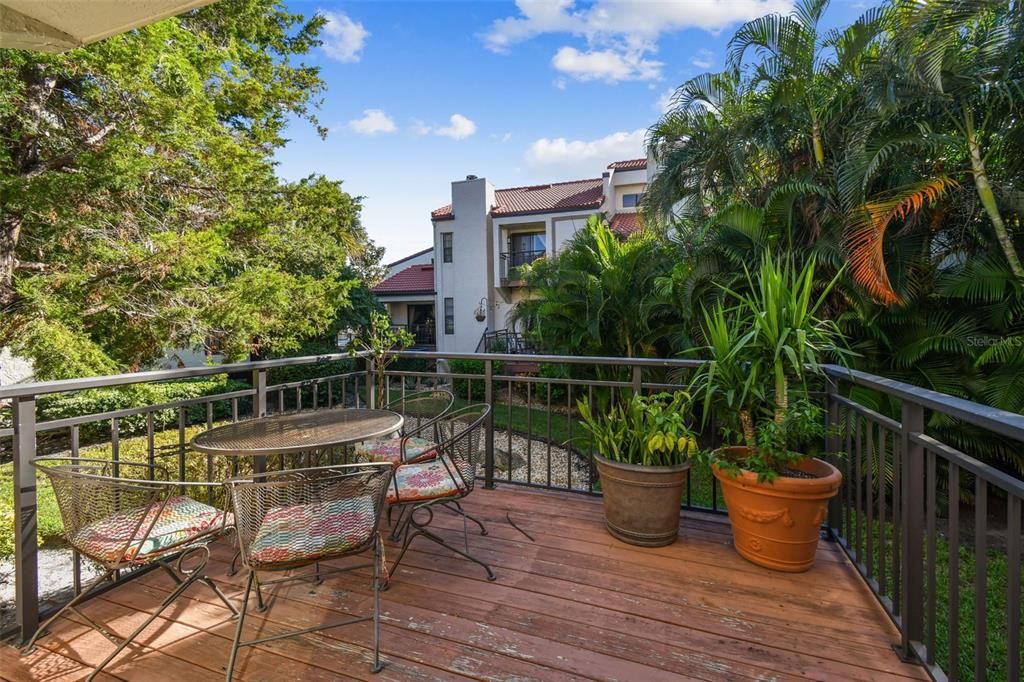 Activo con contrato: $2,600 (2 camas, 2 baños, 1728 Pies cuadrados)