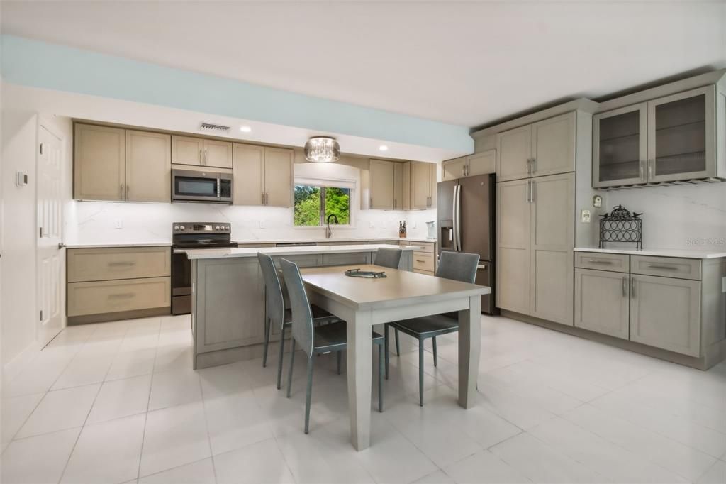 Activo con contrato: $2,600 (2 camas, 2 baños, 1728 Pies cuadrados)