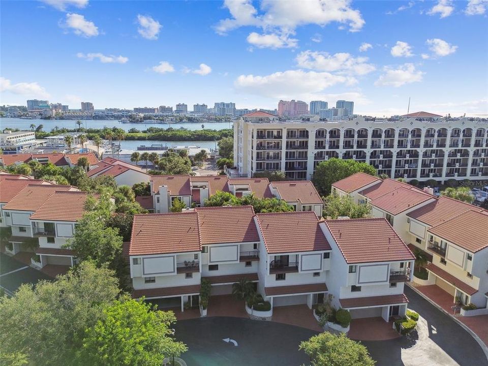 Activo con contrato: $2,600 (2 camas, 2 baños, 1728 Pies cuadrados)