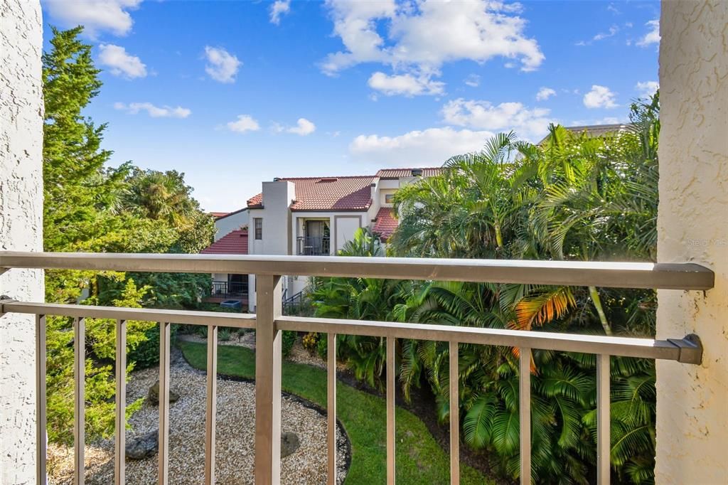 Activo con contrato: $2,600 (2 camas, 2 baños, 1728 Pies cuadrados)