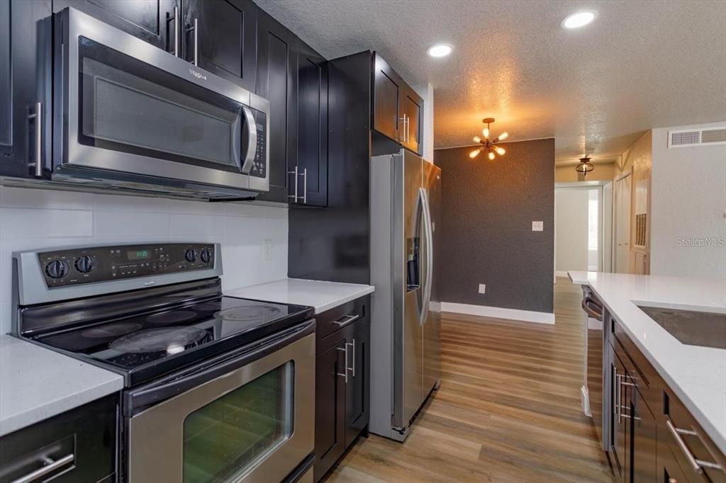 Activo con contrato: $105,000 (2 camas, 2 baños, 935 Pies cuadrados)