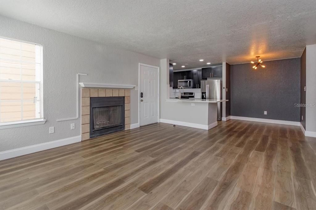 Activo con contrato: $105,000 (2 camas, 2 baños, 935 Pies cuadrados)