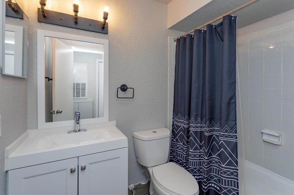 Activo con contrato: $105,000 (2 camas, 2 baños, 935 Pies cuadrados)