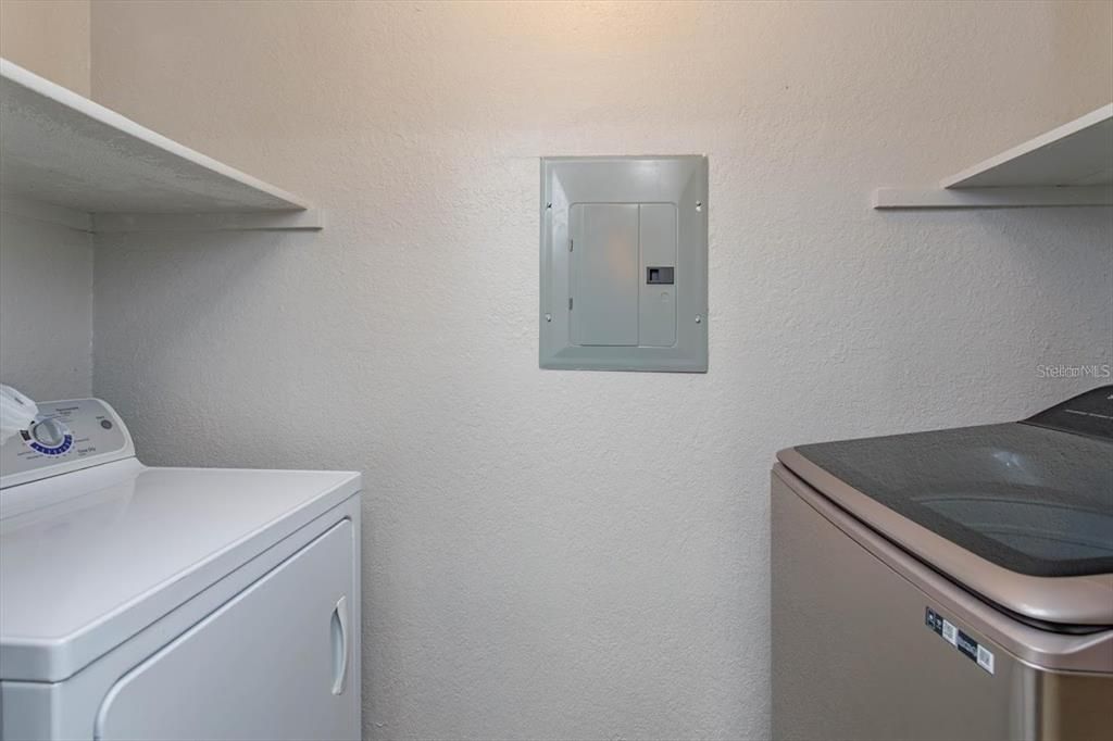 Activo con contrato: $105,000 (2 camas, 2 baños, 935 Pies cuadrados)