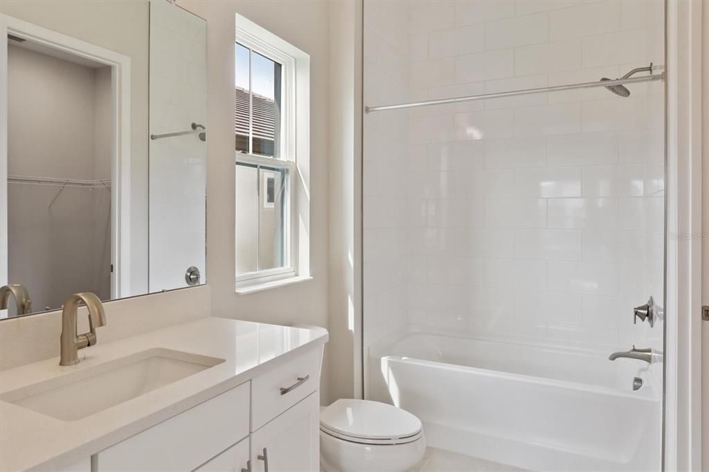 На продажу: $1,099,990 (5 спален, 4 ванн, 3861 Квадратных фут)