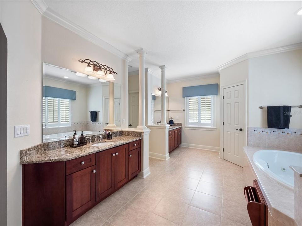 待售: $850,000 (5 贝兹, 4 浴室, 4847 平方英尺)