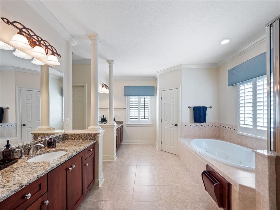 待售: $850,000 (5 贝兹, 4 浴室, 4847 平方英尺)