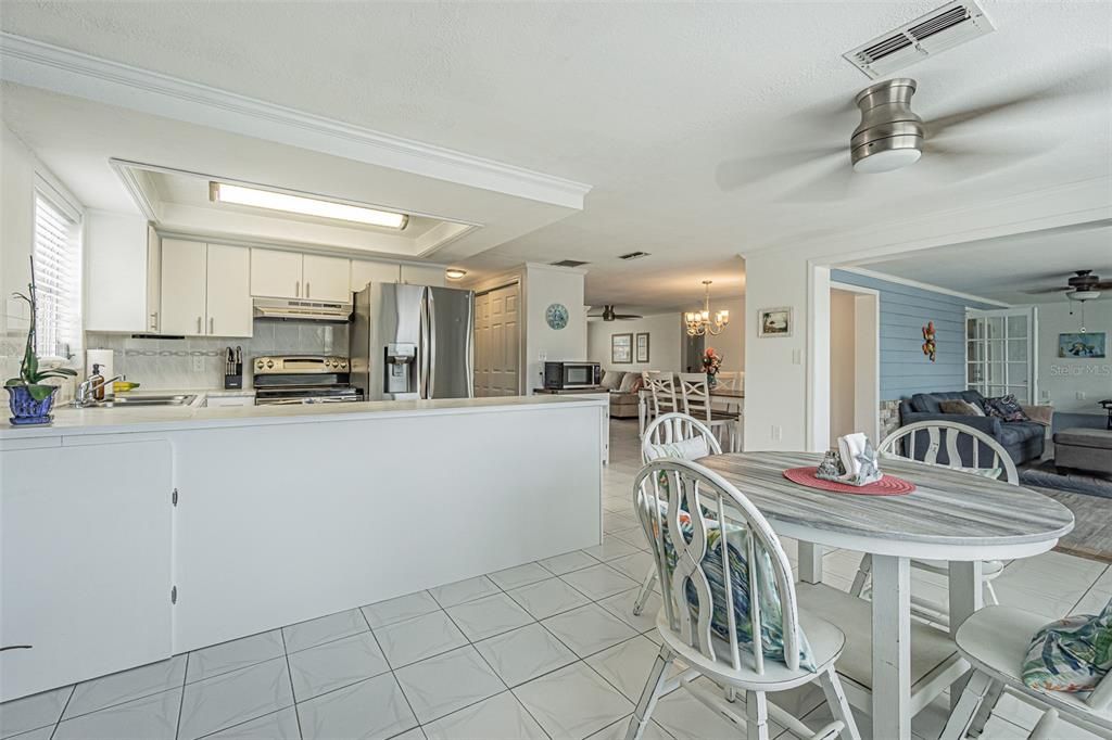 Под контрактом: $398,900 (2 спален, 2 ванн, 1492 Квадратных фут)