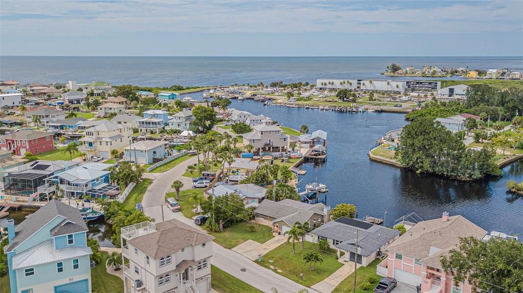 Под контрактом: $398,900 (2 спален, 2 ванн, 1492 Квадратных фут)