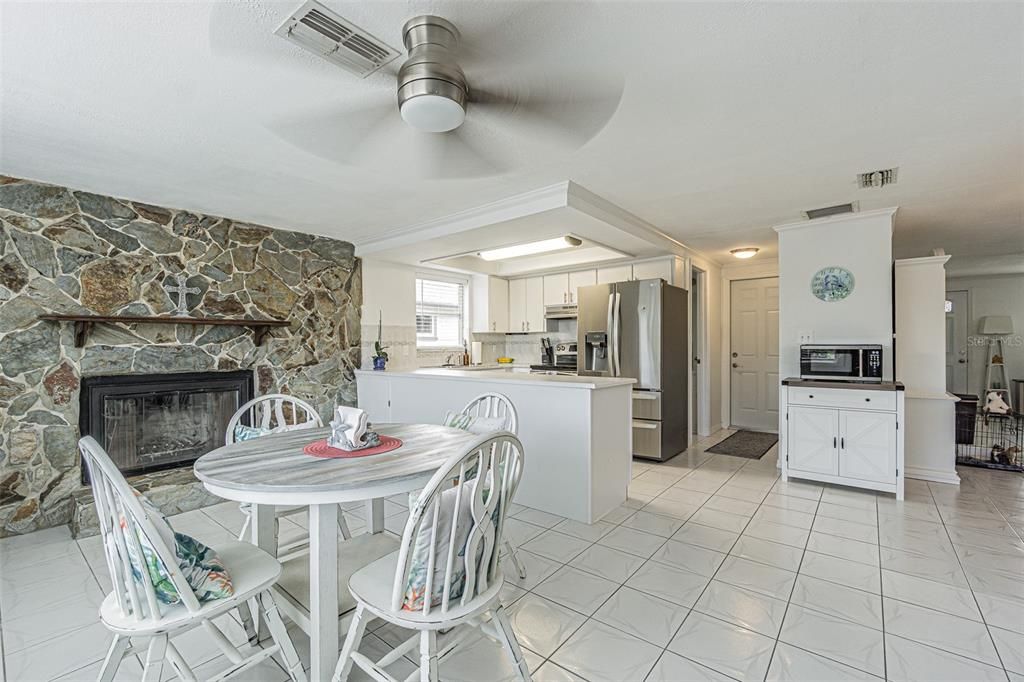 Под контрактом: $398,900 (2 спален, 2 ванн, 1492 Квадратных фут)