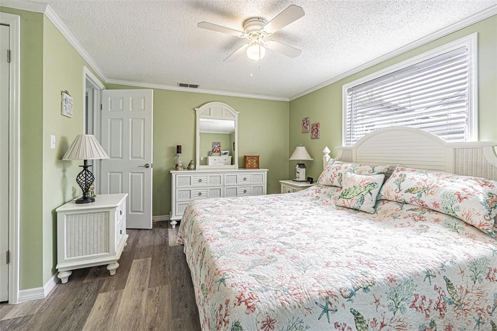 Под контрактом: $398,900 (2 спален, 2 ванн, 1492 Квадратных фут)