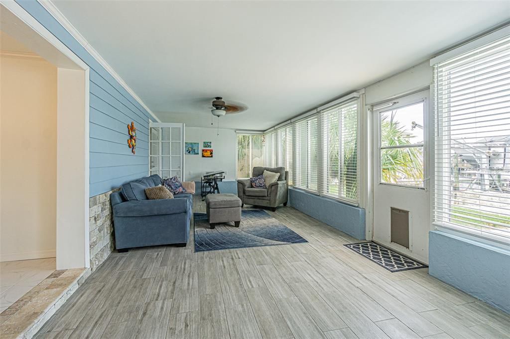 Под контрактом: $398,900 (2 спален, 2 ванн, 1492 Квадратных фут)