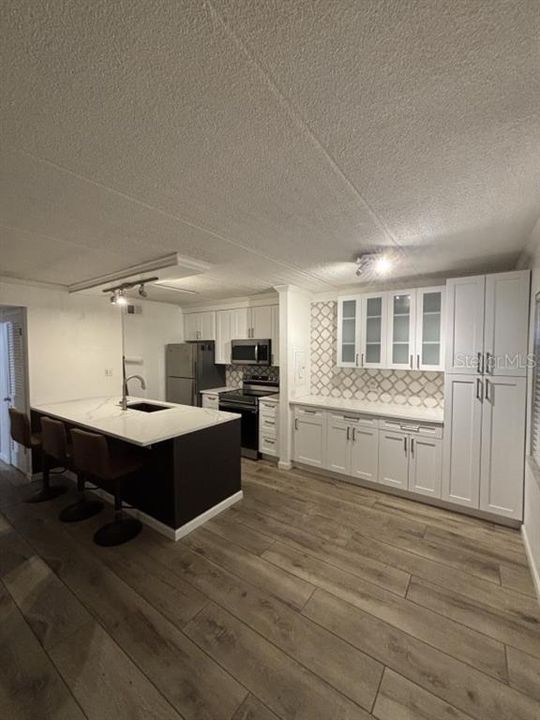 待售: $210,000 (2 贝兹, 1 浴室, 864 平方英尺)