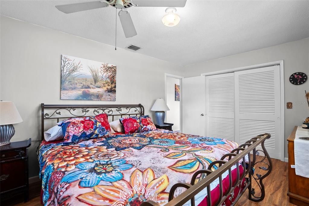 Active With Contract: $250,000 (2 beds, 1 baths, 1014 Square Feet)