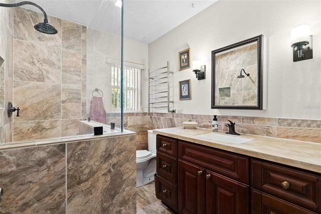 Active With Contract: $250,000 (2 beds, 1 baths, 1014 Square Feet)