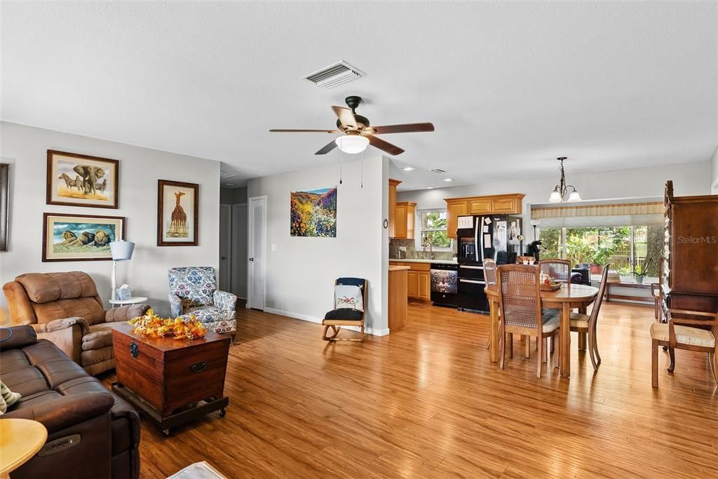 Active With Contract: $250,000 (2 beds, 1 baths, 1014 Square Feet)