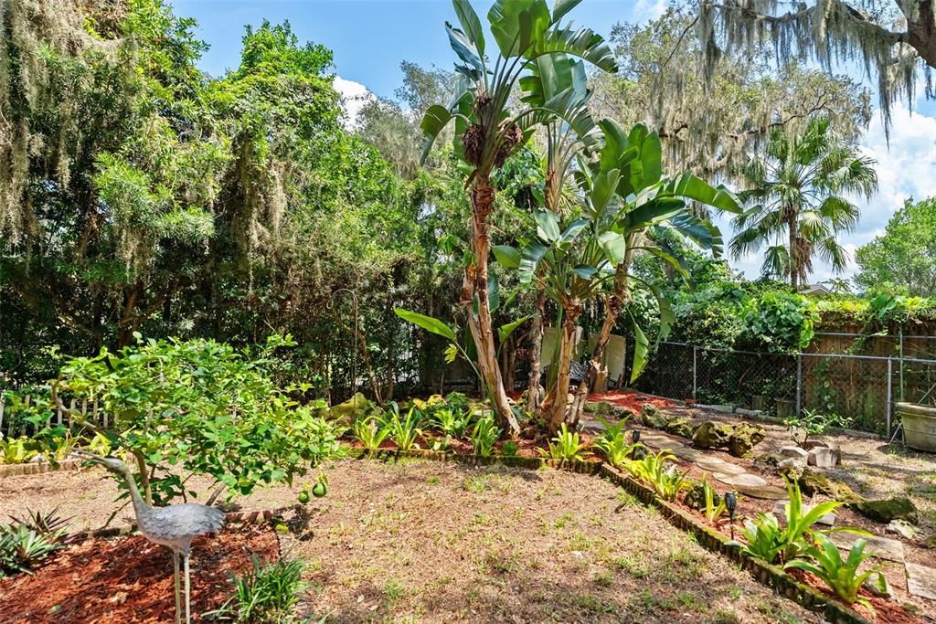 Active With Contract: $250,000 (2 beds, 1 baths, 1014 Square Feet)