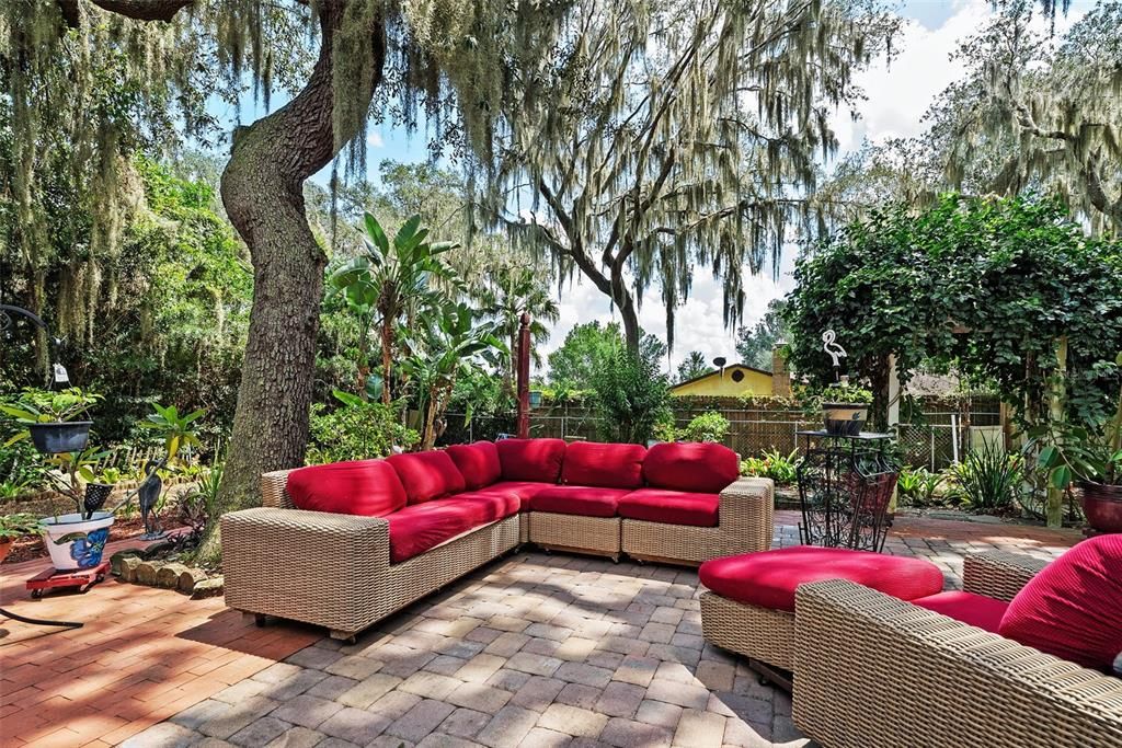 Active With Contract: $250,000 (2 beds, 1 baths, 1014 Square Feet)