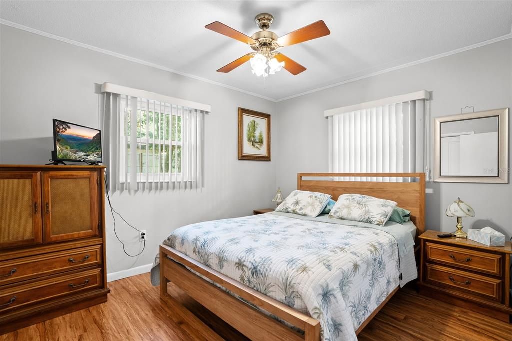 Active With Contract: $250,000 (2 beds, 1 baths, 1014 Square Feet)