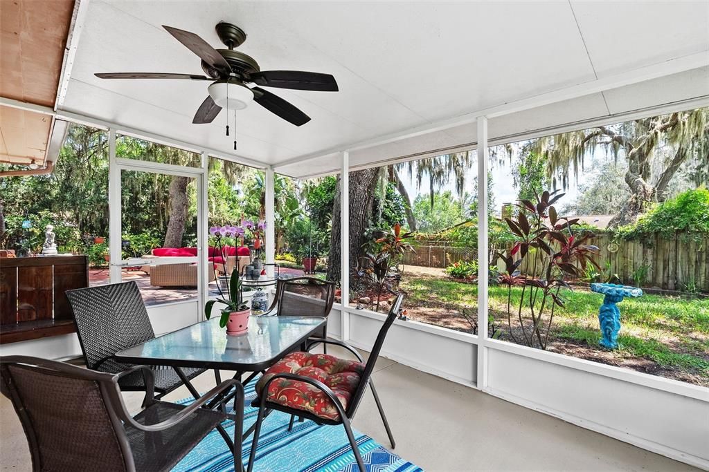 Active With Contract: $250,000 (2 beds, 1 baths, 1014 Square Feet)