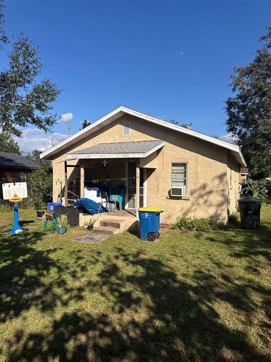 待售: $155,000 (2 贝兹, 1 浴室, 816 平方英尺)