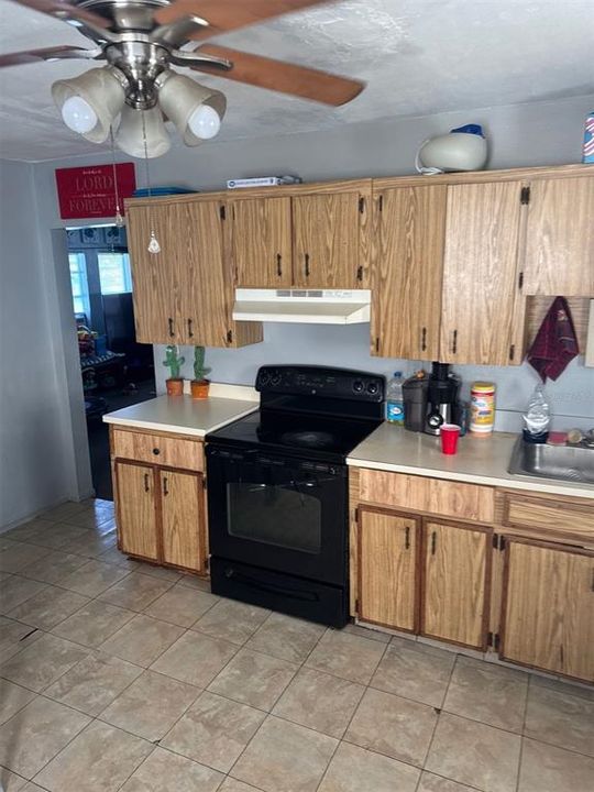 待售: $155,000 (2 贝兹, 1 浴室, 816 平方英尺)