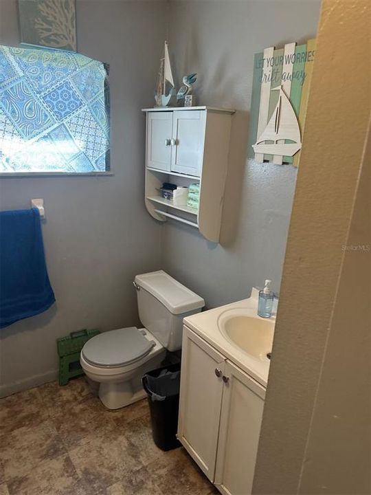 待售: $155,000 (2 贝兹, 1 浴室, 816 平方英尺)