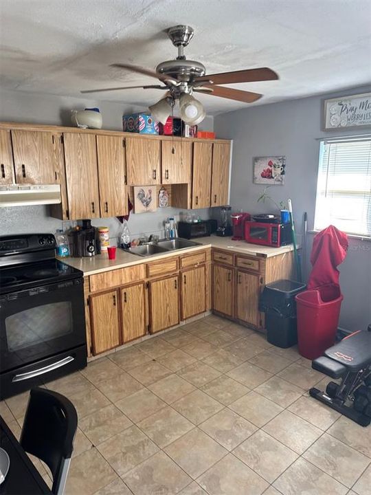 待售: $155,000 (2 贝兹, 1 浴室, 816 平方英尺)