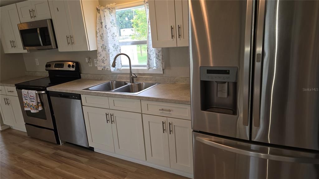 Active With Contract: $219,000 (3 beds, 2 baths, 1216 Square Feet)