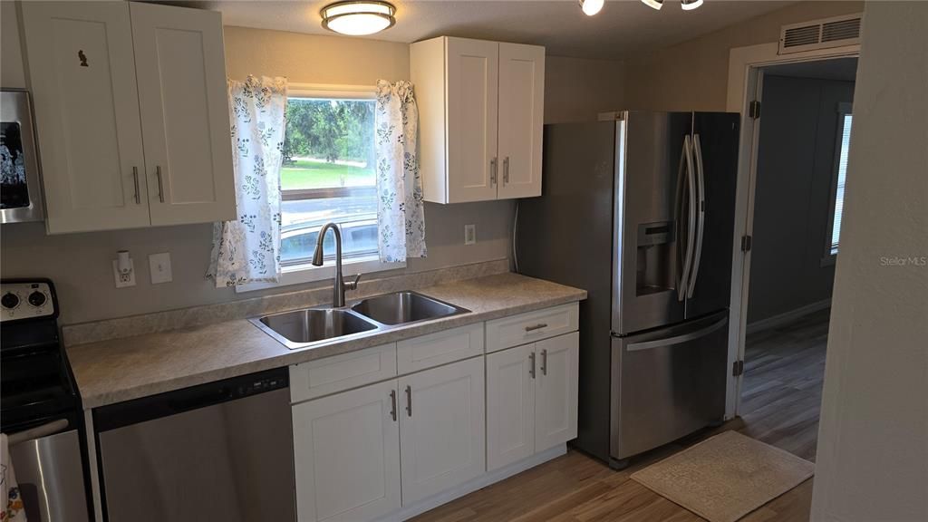 Active With Contract: $219,000 (3 beds, 2 baths, 1216 Square Feet)