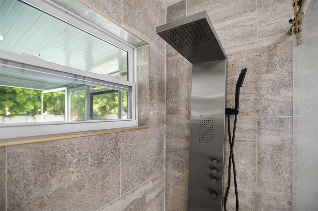 Activo con contrato: $2,850 (3 camas, 2 baños, 1186 Pies cuadrados)