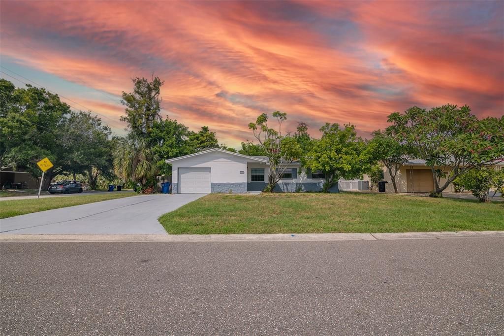 Activo con contrato: $2,850 (3 camas, 2 baños, 1186 Pies cuadrados)