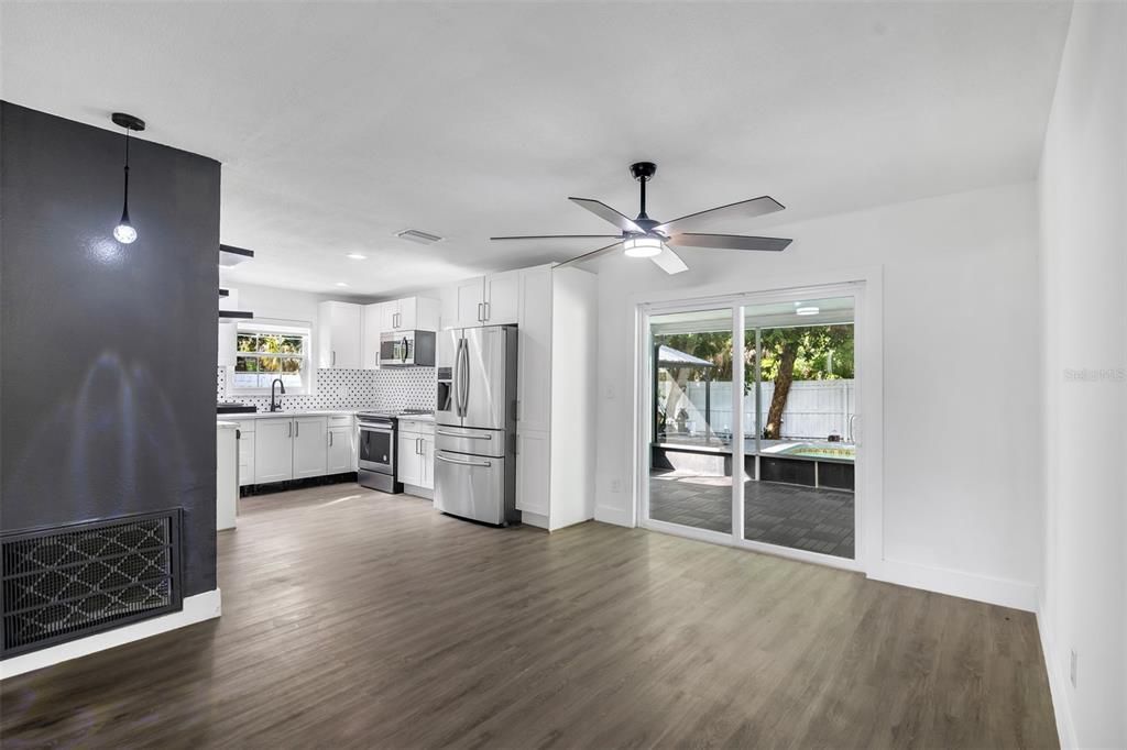 Activo con contrato: $2,850 (3 camas, 2 baños, 1186 Pies cuadrados)