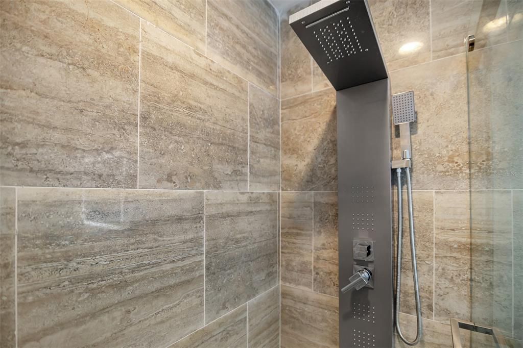 Activo con contrato: $2,850 (3 camas, 2 baños, 1186 Pies cuadrados)