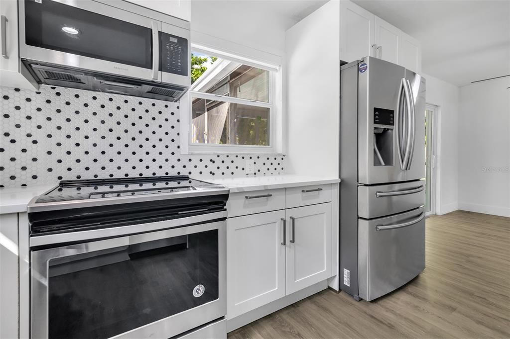 Activo con contrato: $2,850 (3 camas, 2 baños, 1186 Pies cuadrados)