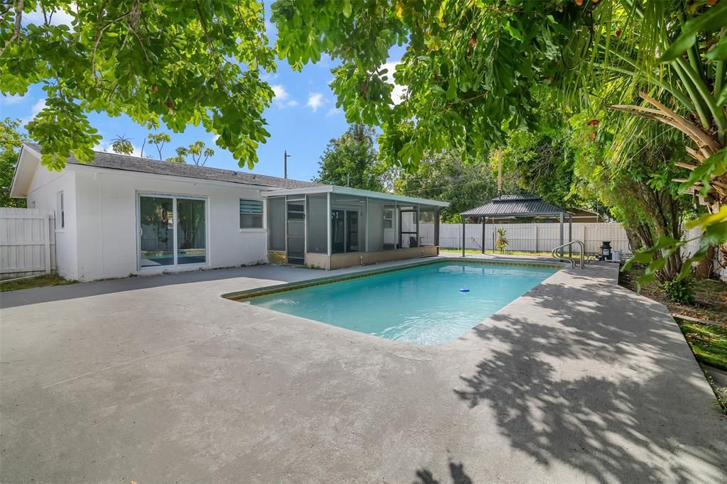 Activo con contrato: $2,850 (3 camas, 2 baños, 1186 Pies cuadrados)